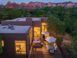 Outdoor spa tub - Enchanted Waters Retreat (Sedona)