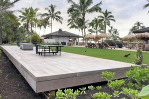 Outdoor dining - 2 Bedroom Condo-Princeville, Kauai-Family Friendly! (Princeville)