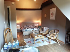 Habitación familiar, vistas al jardín | Wifi gratis