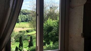 Room, Garden View | Living area