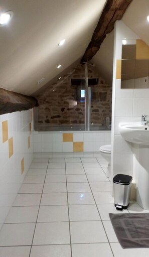 Apartamento Confort, vistas al jardín | Baño