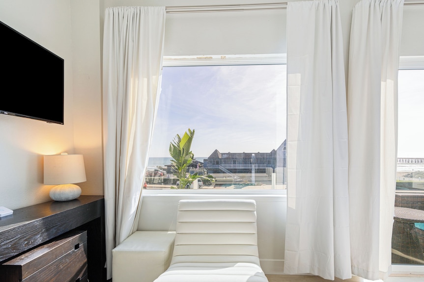 Bright Cayucos Bungalow Steps To Beach & Pier | 3br W/ Shared Firepit Lounge - Cayucos State Beach