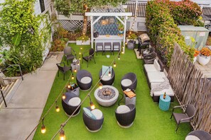 Terrace/patio - Studio Near Cayucos Pier | King Bed + Full Kitchen + Communal Firepit Lounge (Cayucos)