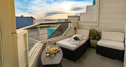 Walk to Pier! 2BR w/ Ocean Views, Shared Bar, Firepit & Lounge Area