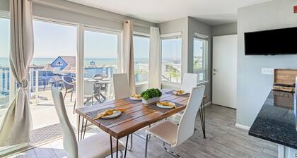 2BR Coastal Gem w/ Ocean Views + Shared Firepit Lounge Near Cayucos Pier