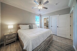 12 bedrooms, desk, iron/ironing board, free WiFi - Sleeps 33! 4 Condos, Walk to the Beach, Resort-Style Pool, Endless Summer Resort (Port Aransas)