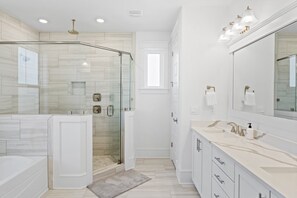 Shower, hair dryer, towels - Family-Friendly Coastal Escape | Grill, Decks & More! (Santa Rosa Beach)