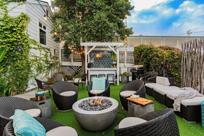 Ocean View Cayucos Bungalow w/ Courtyard Lounge, Patio & Beach Access