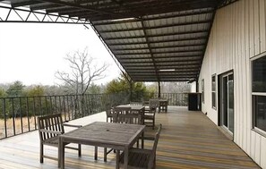 Outdoor dining - Family Experiences - Fishing, Archery, Two Full Units (Cookson)