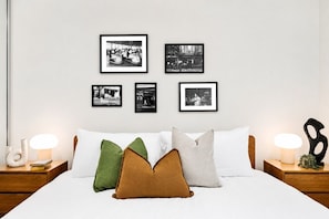 1 bedroom, iron/ironing board, WiFi (free), bed sheets - The Vinyl Abode | Free Parking + 5-Minute CBD Walk (West Melbourne)