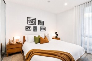 1 bedroom, iron/ironing board, free WiFi, bed sheets - Urban Escape: King Bed, Parking + Walk to CBD! (West Melbourne)