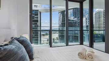 1 dormitori, planxa i posts de planxar, wifi i roba de llit