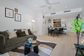 TV - BNE Casino Collection Apartment | City Stay with Style (Brisbane City)