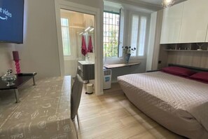 1 bedroom, in-room safe, iron/ironing board, free WiFi