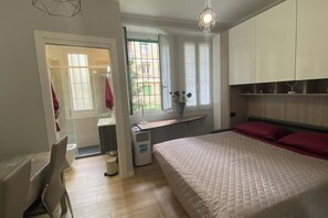 1 bedroom, in-room safe, iron/ironing board, free WiFi