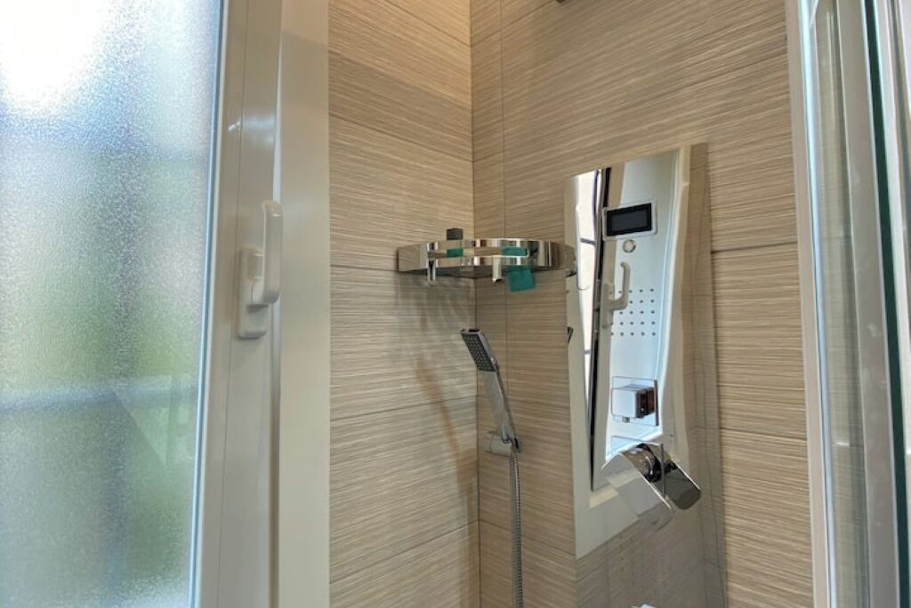 Dusche, Haartrockner, Bidet, Handtücher