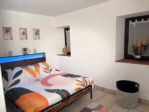 2 Schlafzimmer, BĂŒgeleisen/BĂŒgelbrett, WLAN, BettwĂ€sche