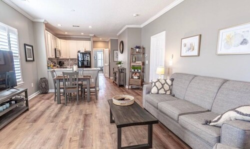 Legends Golf & Beach Getaway! A spacious 3-bedroom apartment.