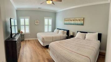 3 makuuhuonetta, työpöytä, silitysrauta/-lauta, ilmainen Wi-Fi