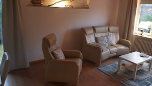 House | Living area - Control Board Comfortable Holiday Residence (Varel)