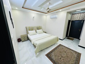 5 Schlafzimmer, Bügeleisen/Bügelbrett, WLAN, Bettwäsche
