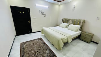 5 habitaciones, tabla de planchar con plancha, wifi y ropa de cama