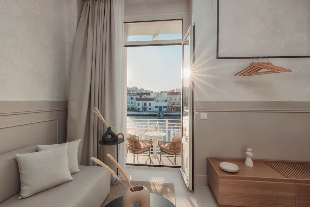 Luxury Studio, Sea View | Premium bedding, down comforters, pillowtop beds, in-room safe