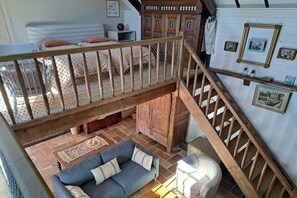 3 bedrooms, travel crib