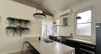 Modern 2 bedroom cottage in historic setting