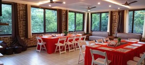 Restaurant - Experto The Greens  (Jeolikote)