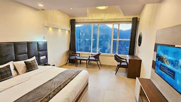 Premium Duplex Attic Room | Desk, free WiFi