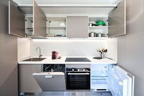 Réfrigérateur, four, plaque de cuisson, lave-vaisselle