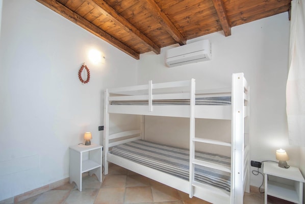 3 bedrooms, free WiFi, bed sheets - Gli Allori (Golfo Aranci)