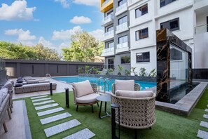 Outdoor pool - Lux Suites Wilma Towers Kilimani (Nairobi)