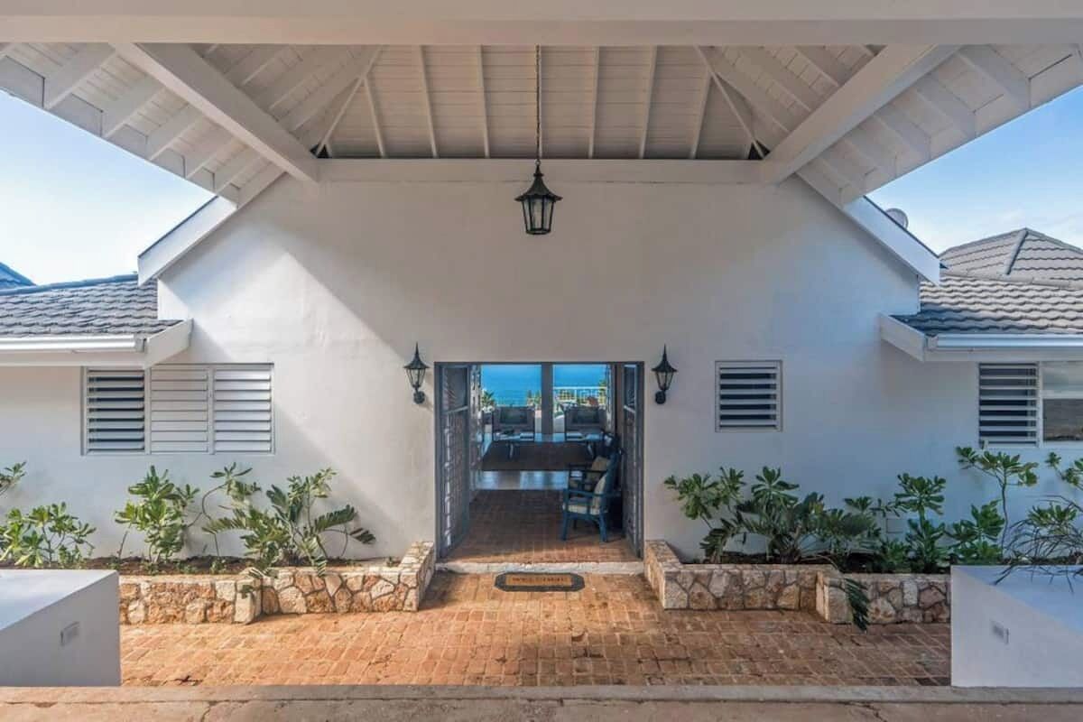 Mặt tiền nơi lưu trú