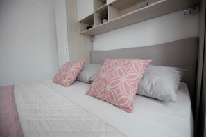 2 habitaciones, escritorio, tabla de planchar con plancha y wifi gratis 