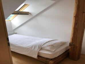 2 quartos, ferros/tábuas de passar roupa, Wi-Fi, roupa de cama