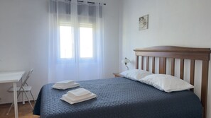 3 slaapkamers, reisbedje, gratis wifi, beddengoed