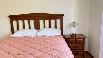 3 bedrooms, in-room safe, desk, free WiFi