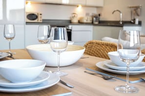 Fridge, microwave, oven, stovetop - 2BR Flat Stay Zeni in Alexandra Rise Manchester (Manchester)