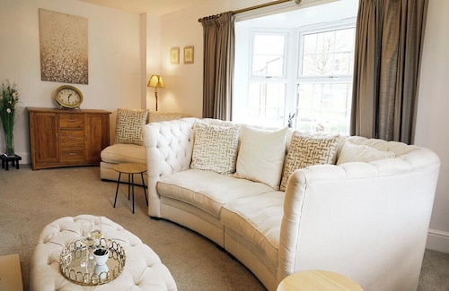 Shell Cottage Summary