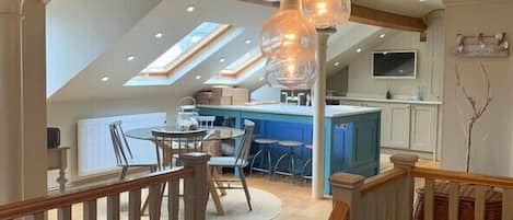 المنشأة من الداخل