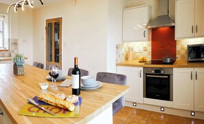 Réfrigérateur, micro-ondes, four, lave-vaisselle