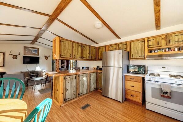 Fridge, microwave, oven, stovetop