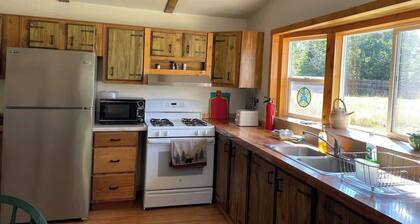 Sadie's Place, Two Bedroom tucked into paradise.