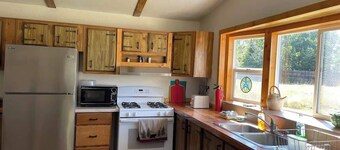 Sadie's Place, Two Bedroom tucked into paradise.
