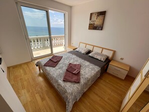 3 bedrooms, WiFi, bed sheets