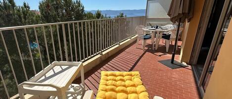 تناول الطعام بالخارج