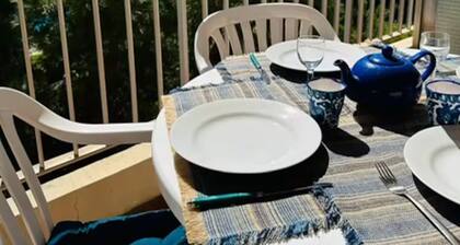 Oceanfront Getaway â Terrace, View & Free Parking