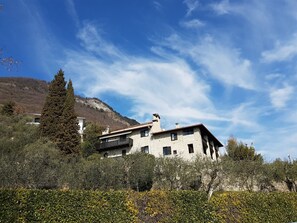 Exterior detail - Antico Fienile Belvedere (Gardone Riviera)